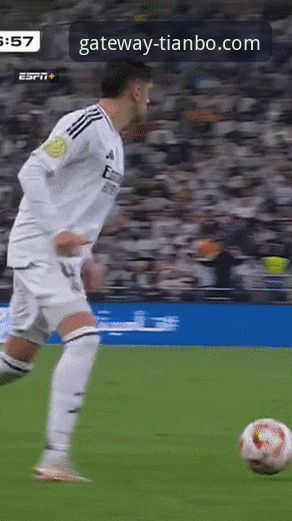 皇马球星场外小插曲引热议，天博体育客户端成球迷追踪动态新窗口